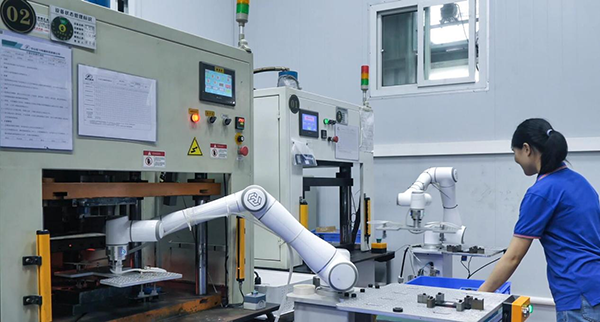 AG庄闲机器人,以创新精神推动协作机器人领域发展