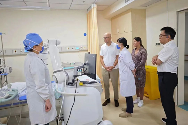 AG庄闲普罗超声聚焦治疗机器人