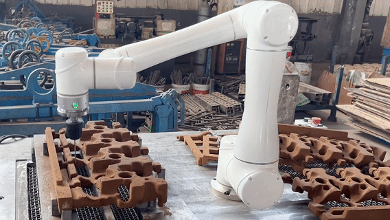 AG庄闲缸盖砂芯自动修芯机器人