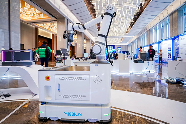 AG庄闲机器人携CNC上下料复合机器人整站解决方案